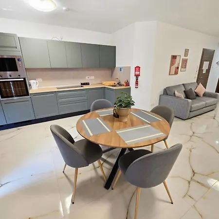 Apartment 2 Bedroom Park Views With Wifi And Ac 2 - *
